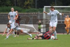 2. Frauen Bundesliga - Saison 2025/26- FC Ingolstadt 04 - VFL Wolfsburg - Nina Penzkofer (Nr.29 - FC Ingolstadt Frauen I) - Maria Agathe Jonietz rechts weiss Wolfsburg - Clara Oppermann weiss Wolfsburg links - Foto: Meyer Jürgen