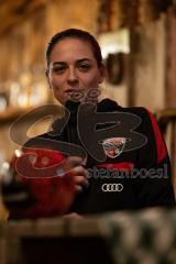 3. Liga; FC Ingolstadt 04 - Fantreffen im Sport-Treff Senners Alm, volles Haus; Interview Stadionsprecher Italo Mele mit Cheftrainerin Sabrina Wittmann (FCI)