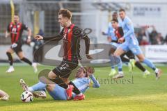 3. Liga; TSV 1860 München - FC Ingolstadt 04; Zweikampf Kampf um den Ball Max Besuschkow (17, FCI) Danhof Tim (2 TSV)