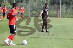 Bayernliga - Saison 2023/2024 - FC Ingolstadt 04 II - U21 - Trainingsauftakt - Cheftrainer Thomas Karg (FCI II) gibt Anweisungen - Foto: Meyer Jürgen