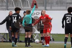 2. Fußball-Liga - Frauen - Saison 2022/2023 - FC Ingolstadt 04 - SC Freiburg II - Lisa Ebert (Nr.10 - FCI Frauen) bekommt die gelbe Karte - Foto: Meyer Jürgen