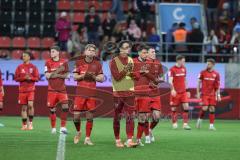 3. Liga; FC Ingolstadt 04 - FC Viktoria Köln; Niederlage, hängende Köpfe Spieler bedanken sich bei den Fans Marcel Costly (22, FCI) Jasper Maljojoki (23, FCI) Max Plath (14 FCI) Lukas Fröde (34, FCI) Max Besuschkow (17, FCI) Jonas Scholz (15, FCI) Simon L