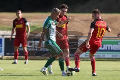 Freundschaftsspiel- Saison 2025/26- SV Kasing - FC Geisenfeld-  - Stefan Hoffmann grün Geisenfeld - Marius Magdic mitte rot Kasing - Martin Oblinger rot rechts Kasing - Foto: Meyer Jürgen