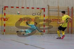 Lotto Bayern Hallencup - Lindenkreuzhalle Saison 2024/25 - FC Hitzhofen - FC Türk Sport Garching  - Martin MAier TW Türk Garching - Michael Kraft gelb Hitzhofen - Foto: Meyer Jürgen