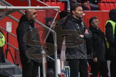 3. Liga; FC Ingolstadt 04 - TSV 1860 München; Cheftrainer Guerino Capretti (FCI) und Co-Trainer Maniyel Nergiz (FCI) an der Seitenlinie, Spielerbank