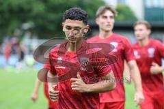 Toto Pokal; FC Sportfreunde Schwaig - FC Ingolstadt 04; vor dem Spiel Mustafa Özden (42, FCI)