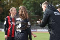 2. Bundesliga Frauen - Saison 2025/26 - FC Ingolstadt 04 Frauen - Eintracht Frankfurt II - Stefanie Reischmann (Nr.24 - FC Ingolstadt Frauen I) im Gespräch mt Cheftrainer Benjamin Stolte (FC Ingolstadt Frauen I) - XXXXX - Foto: Meyer Jürgen