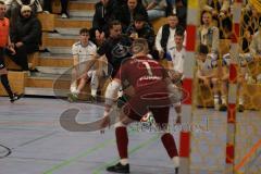 Lotto Bayern Hallencup - Lindenkreuzhalle Saison 2024/25 - FC Hitzhofen - FC Türk Sport Garching  - Osman Tarik Camdal schwarz Türk Garching - Valentin Puhar TW Hitzhofen - Foto: Meyer Jürgen