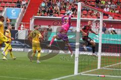 3.Liga - Saison 2023/2024 - FC Ingolstadt 04 -  1. FC Saarbrücken - Julian  Klügl (Nr.31 - FCI) - - Torwart Tim Paterok (Nr.30 - Saarbrücken) - Foto: Meyer Jürgen