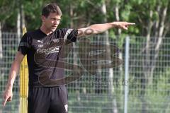 Bayernliga - Saison 2023/2024 - FC Ingolstadt 04 II - U21 - Trainingsauftakt - Cheftrainer Thomas Karg (FCI II) gibt Anweisungen - Foto: Meyer Jürgen