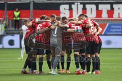 3.Liga - Saison 2022/2023 - FC Ingolstadt 04 -  SV Meppen - Die Mannschaft bildet einen Kreis vor dem Spiel - Foto: Meyer Jürgen