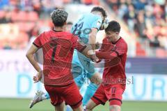 3. Liga; FC Ingolstadt 04 - FC Viktoria Köln; Zweikampf Kampf um den Ball Kopf an Kopf Wolf Lucas (21 VK) Max Besuschkow (17, FCI) Yann Sturm (7, FCI)