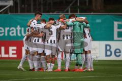 3. Liga - Saison 2026/27 - Victoria Köln - FC Ingolstadt 04  -  Die Mannschaft bildet einen Kreis vor dem Spiel -  - XXXXX - Foto: Meyer Jürgen