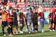 DFB-Pokal; FC Ingolstadt 04 - 1. FC Kaiserslautern; Niederlage, hängende Köpfe 1:2, Spieler bedanken sich bei den Fans. Lukas Fröde (34, FCI) Mladen Cvjetinovic (19, FCI) Pascal Testroet (37, FCI) Simon Lorenz (32, FCI) Torwart Simon Simoni (41, FCI) Max 