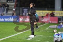 3. Liga; FC Viktoria Köln - FC Ingolstadt 04; an der Seitenlinie, Spielerbank Cheftrainerin Sabrina Wittmann (FCI)