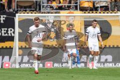 3. Liga; SG Dynamo Dresden - FC Ingolstadt 04; hängende Köpfe Jannik Mause (7, FCI) Yannick Deichmann (20, FCI) Mladen Cvjetinovic (19, FCI)