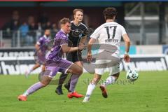 Toto-Pokal; SV Wacker Burghausen - FC Ingolstadt 04; Simon Lorenz (32, FCI) Bangerter, Moritz (17 SVWB) Zweikampf Kampf um den Ball
