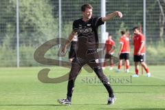 Bayernliga - Saison 2023/2024 - FC Ingolstadt 04 II - U21 - Trainingsauftakt - Cheftrainer Thomas Karg (FCI II) gibt Anweisungen - Foto: Meyer Jürgen