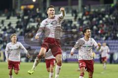 3. Liga; Erzgebirge Aue - FC Ingolstadt 04; Tor Jubel Treffer Ausgleich 2:2 Jonas Scholz (15, FCI) mit Fredrik Carlsen (8, FCI) Max Plath (14 FCI)