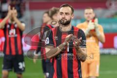 3. Liga; FC Ingolstadt 04 - VfL Osnabrück; Sieg Jubel Freude 4:2, Spieler bedanken sich bei den Fans David Kopacz (29, FCI)