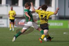 Kreisliga - Saison 2023/2024 - FC Gerolfing - FC Hitzhofen/Oberzell - Lukas Achhammer grün Gerolfing - Vincent Eichhorn gelb Hitzhofen - Foto: Meyer Jürgen