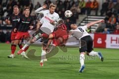 3. Liga; SC Verl - FC Ingolstadt 04; Zweikampf Kampf um den Ball Stöcker Michel (24 Verl) Yannick Deichmann (20, FCI) Waidner Dennis (8 Verl)