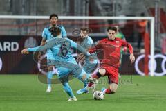 3. Liga; FC Ingolstadt 04 - FC Viktoria Köln; Zweikampf Kampf um den Ball Dennis Kaygin (10, FCI) Eisenhuth Tobias (6 VK) Zank Benjamin (23 VK)