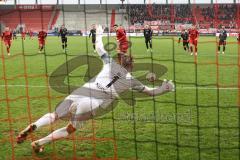 3. Liga; FC Ingolstadt 04 - Rot-Weiss Essen; Elfmeter Tor Jubel Treffer Dennis Kaygin (10, FCI) Torwart Golz Jakob (1 RWE) 1:2