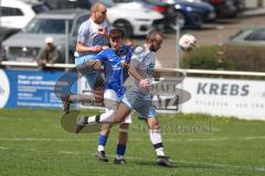 Kreisklasse - Saison 2025/26- TSV Großmehring - SV Oberstimm-  - Thomas Frank weiss Oberstimm - Tobias Lang weiss Oberstimm links - Fabio Münzhuber blau Großmehring - Foto: Meyer Jürgen