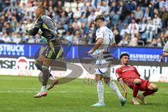 3. Liga; MSV Duisburg - FC Ingolstadt 04; Torchance verpasst Davide Sekulovic (33, FCI) kommt zu spät Torwart Braune Maximilian (1 MSV) Fleckstein Tobias (5 MSV)