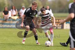 Kreisliga - Saison 2025/26- SV Karlskron - SV Kasing - Sebastian Jakob Fröschl schwarz Karlskron  - Emre Erbas weiss Kasing - Foto: Meyer Jürgen
