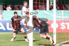 DFB-Pokal; FC Ingolstadt 04 - 1. FC Kaiserslautern; Tor Jubel Treffer Anschlusstreffer 1:2, Ryan Malone (16, FCI) mit Sebastian Grönning (11, FCI) Elvedi Jan (33 FCK)