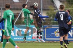 Kreisklasse - Saison 2025/26- TSV Etting - TSV Lenting - Arnold Azeem blau Etting - Albijan Musliu grün Lenting - Foto: Meyer Jürgen