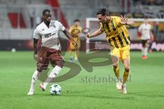 3. Liga; FC Ingolstadt 04 - Alemannia Aachen; Joseph Ganda (16, FCI) Zweikampf Kampf um den Ball Petros Bagalianis (2 AA)