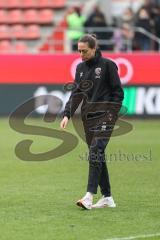 3. Liga; FC Ingolstadt 04 - Alemannia Aachen; Spiel ist aus, Niederlage, hängende Köpfe 1:2; Cheftrainerin Sabrina Wittmann (FCI) geht zum Interview