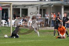 Kreisliga - Saison 2025/26- SV Karlskron - SV Kasing - Der 0:3 Führungstreffer - Marcus Baehrle schwarz Karlskron   - Johannes Lehner TW Karlskron - Emre Erbas weiss Kasing - Foto: Meyer Jürgen