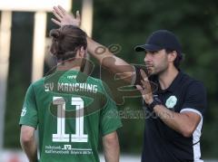 Landesliga - Saison 2026/27 - SV Manching - SC Olching - Cheftrainer Cüneyt Köz (SV Manching) im Gespräch mit Daniel Schweiger (Nr.11 - SV Manching) - XXXXX - Foto: Meyer Jürgen