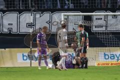 Toto-Pokal; SV Wacker Burghausen - FC Ingolstadt 04; Simon Lorenz (32, FCI) verletzt am Boden wird ausgewechselt