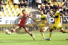 3. Liga; Alemannia Aachen - FC Ingolstadt 04; Torchance verpasst Marcel Costly (22, FCI) legt sich den Ball zu weit vor