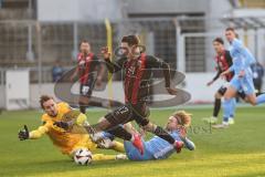 3. Liga; TSV 1860 München - FC Ingolstadt 04; Angriff Max Besuschkow (17, FCI) Torwart Hiller Marco (1 TSV) Jacobsen Thore (5 TSV) Zweikampf Kampf um den Ball Torchance verpasst