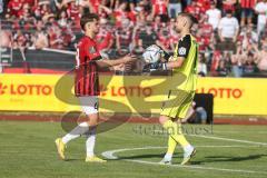 Toto-Pokal; Finale; FV Illertissen - FC Ingolstadt 04; Torwart Marius Funk (1, FCI) gibt den Ball an den letzten Schützen Jeroen Krupa (48, FCI)