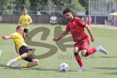 * Testspiel - Saison 2025/26 - FC Ingolstadt 04 - SpVgg Bayreuth - Davide Sekulovic (Nr.33 - FC Ingolstadt 04) - Ben Fischer (Nr.17 - SpVgg Bayreuth) - Foto: Meyer Jürgen