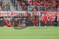 3. Liga; FC Ingolstadt 04 - SSV Jahn Regensburg; 1:1 Ausgleich in letzter Minute Torwart Markus Ponath (1, FCI) am Boden Yannick Deichmann (20, FCI) Jonas Scholz (15, FCI) Max Besuschkow (17, FCI) Linus Rosenlöcher (19, FCI)