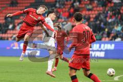 3. Liga; FC Ingolstadt 04 - TSG Hoffenheim II; Zweikampf Kampf um den Ball Gustav Christensen (24, FCI) Zeitler Deniz (38 TSG) Ognjen Drakulic (30, FCI)