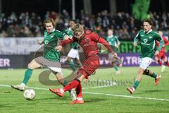 3. Liga; 1. FC Schweinfurt 05 - FC Ingolstadt 04; Zweikampf Kampf um den Ball Max Plath (14 FCI) Angleberger Devin (3 S05)