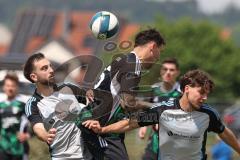 Bezirksliga - Saison 2025/26- TSV Gaimersheim - TSV Ober./Unterh.stadt - Domenic Raimann (Nr.26 - TSV Gaimersheim) - David Polster links grau Ober/. Unterh.stadt Amadeus Taubert grau Ober/. Unterh.stadt rechts- Foto: Meyer Jürgen
