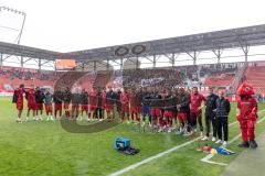 3. Liga; FC Ingolstadt 04 - SV Waldhof Mannheim; vor dem Spiel Verabschiedung der Spieler die den Verein verlassen. Strömender Regen.