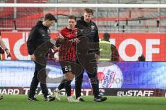 3. Liga; FC Ingolstadt 04 - Dynamo Dresden; Denis Linsmayer (23, FCI) geht verletzt vom Feld