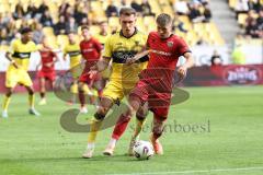 3. Liga; Alemannia Aachen - FC Ingolstadt 04; Gustav Christensen (24, FCI) Zweikampf Kampf um den Ball