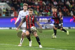 3. Liga; FC Ingolstadt 04 - Energie Cottbus; Yannick Deichmann (20, FCI) Zweikampf Kampf um den Ball Campulka Tim (4 ECO)